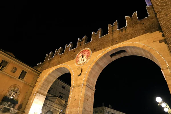 Исторические Ворота Старый Город Верона Италия — стоковое фото