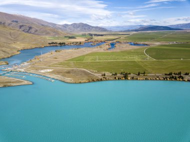 Kuş bakışı manzaralar, güzel göl Ruataniwha içinde sonbahar South Island, Yeni Zelanda.