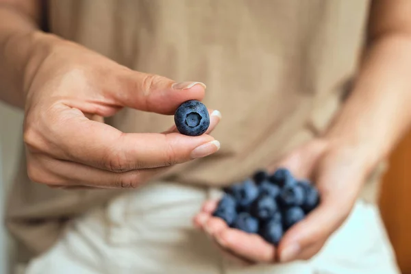 Blueberries Women Hands Natural Organic Berries Fresh Beautiful Blueberry Close — Stock Photo, Image