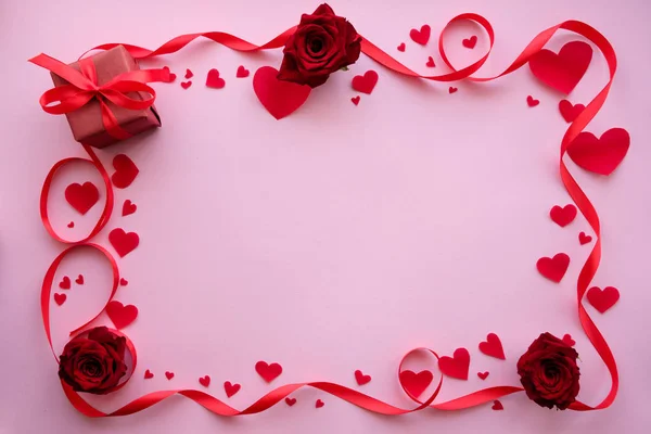 Cornice San Valentino Sfondo Rosa Con Cuori Nastro Copia Spazio — Foto Stock