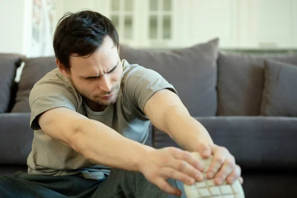 Hombre Haciendo Ejercicios Casa Estilo Vida Saludable Concep — Foto de Stock