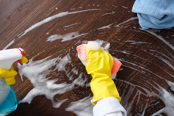 Girl Washes Floor Home — Stock Photo, Image