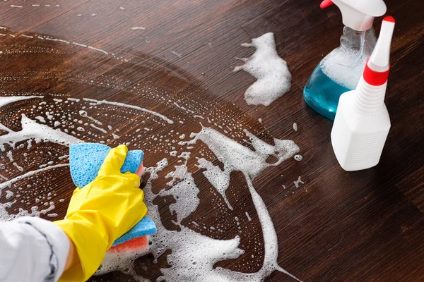 Girl Washes Floor Home — Stock Photo, Image