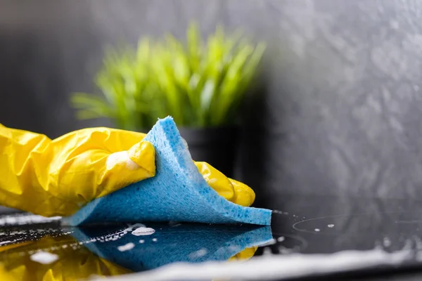 Girl Washes Stove Blue Sponge Yellow Gloves — Stock Photo, Image