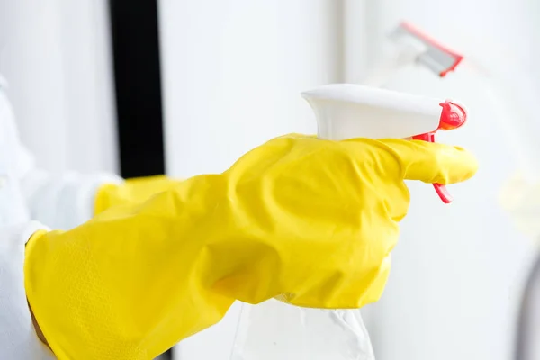 Girl Washes Window Home — Stock Photo, Image