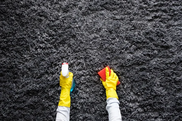 Girl Cleans Carpet Yellow Gloves Orange Sponge View — Stock Photo, Image