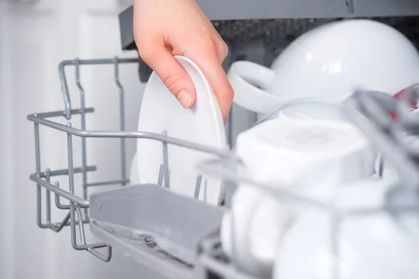 Girl Collects Disassembled Dishwasher — Stock Photo, Image