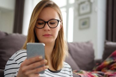 telefona görünüyor