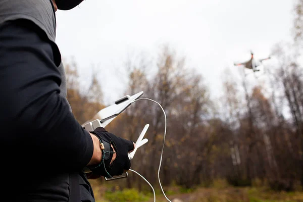 Manliga Turister Att Utforska Nya Platser Stilig Skäggig Man Naturen — Stockfoto