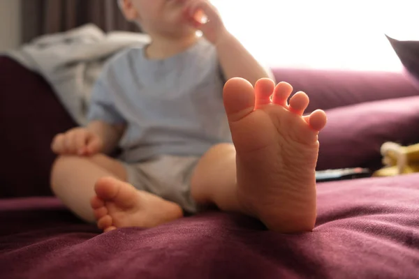 Little Foot Child Sitting Sofa — Stock Photo, Image