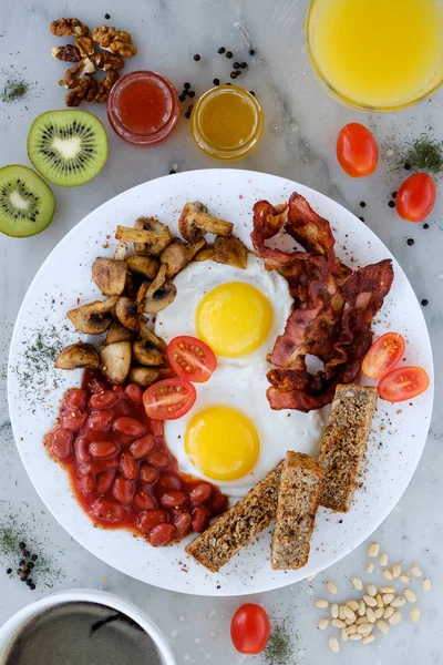 Lezzetli sağlıklı İngiliz kahvaltısı