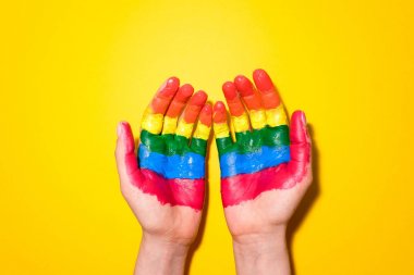 lgbt bayrağı kızlar çıplak geri boyalı