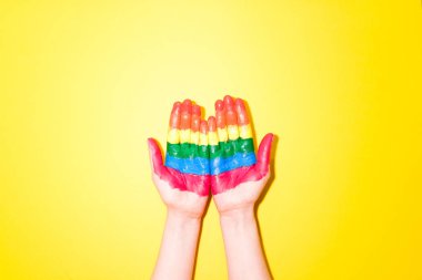 lgbt bayrağı kızlar çıplak geri boyalı