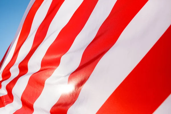 Bandera Americana Ondeando Viento Contra Cielo Azul — Foto de Stock