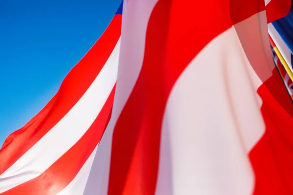 Bandera Americana Ondeando Viento Contra Cielo Azul — Foto de Stock