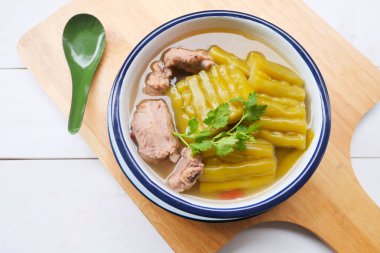 Domuz eti kemik kase kabak çorbası