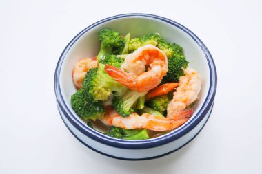 Kızarmış brokoli karides ile karıştırın