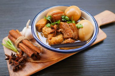 Yumurta ve domuz eti tofu tatlı sos, baharat, Tayland Gıda