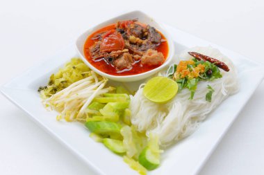 Geleneksel Tayland Gıda, pirinç baharatlı domuz soslu erişte..