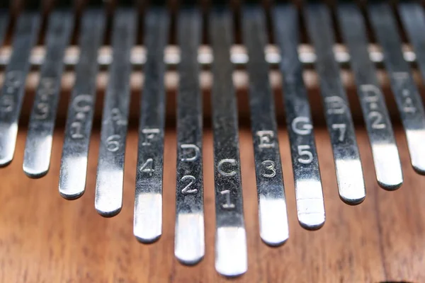 Kalimba (Mbira veya Malimba). Afrika müzik aleti.