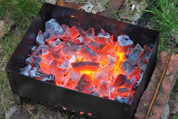Carvão Arder Grelha Vista Perto — Fotografia de Stock