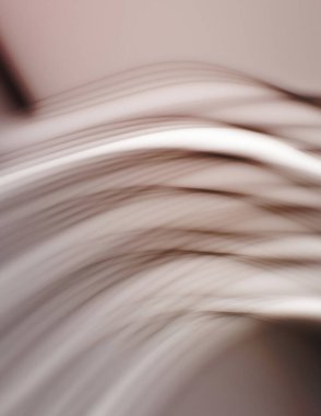 Soyut, enerjik bir arkaplan. Renkli, dalgalı duvar kâğıdı. Grafik çizimi. Üst üste gelen yumuşak dalgalı çizgiler.