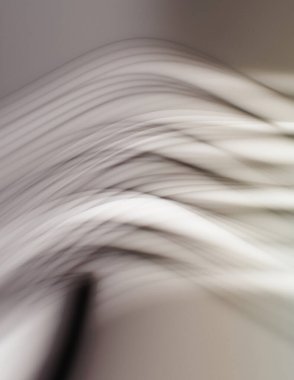 Soyut, enerjik bir arkaplan. Renkli, dalgalı duvar kâğıdı. Grafik çizimi. Üst üste gelen yumuşak dalgalı çizgiler.