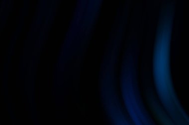 Siyah arka planda renkli düz çizgiler. Sıvı ve sıvı renkli dalgalar karanlıkta akıyor. Duvar kağıdı, afiş, arkaplan, kart, kitap, kapak, poster, afiş, broşür