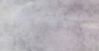 Yumuşak suluboya duvar kağıdı. Hafifçe fırçalanmış renkleri olan sanatsal bir resim. Pastel renkler arkaplana dokunmuş. Soyut duvar sanatı..