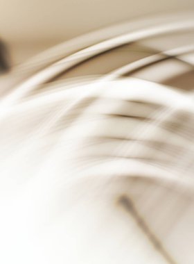 Soyut, enerjik bir arkaplan. Renkli, dalgalı duvar kâğıdı. Grafik çizimi. Üst üste gelen yumuşak dalgalı çizgiler.