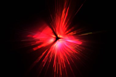 Fütürist mercek patlaması. Parlayan parçacıkları ve çizgileri olan ışık patlaması yıldızı. Güzel soyut ışın arkaplanı.