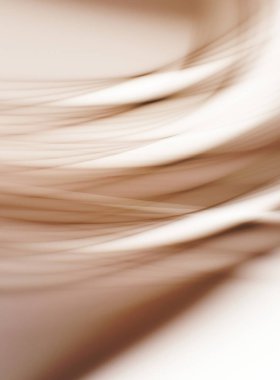 Soyut, enerjik bir arkaplan. Renkli, dalgalı duvar kâğıdı. Grafik çizimi. Üst üste gelen yumuşak dalgalı çizgiler.