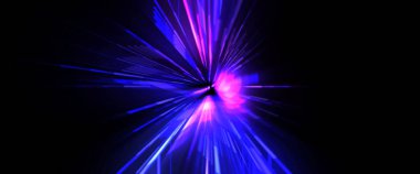 Fütürist mercek patlaması. Parlayan parçacıkları ve çizgileri olan ışık patlaması yıldızı. Güzel soyut ışın arkaplanı.