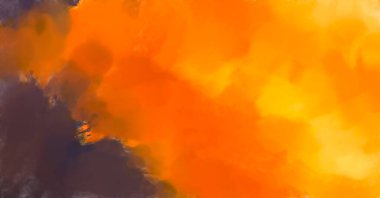 Çağdaş sanat. El yapımı resim. Modern sanat eserleri. Yüzeyde suluboya fırça darbeleriyle resim yapmak. 2D çizim. Sanatsal arkaplan resmi. Tablo üzerinde soyut resim. Renkli doku.