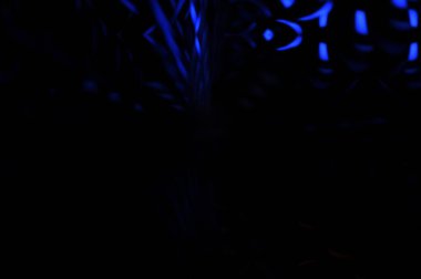 Işık parçacık izleri. Parlayan parçacıkları ve çizgileri olan ışık patlaması yıldızı. Güzel hareketli soyut ışın arkaplanı.