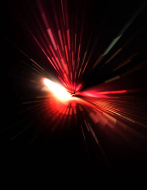 Fütürist mercek patlaması. Parlayan parçacıkları ve çizgileri olan ışık patlaması yıldızı. Güzel soyut ışın arkaplanı.