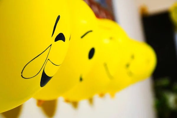 Balony Dekoracyjne Ścianie Emotki Balonach — Zdjęcie stockowe