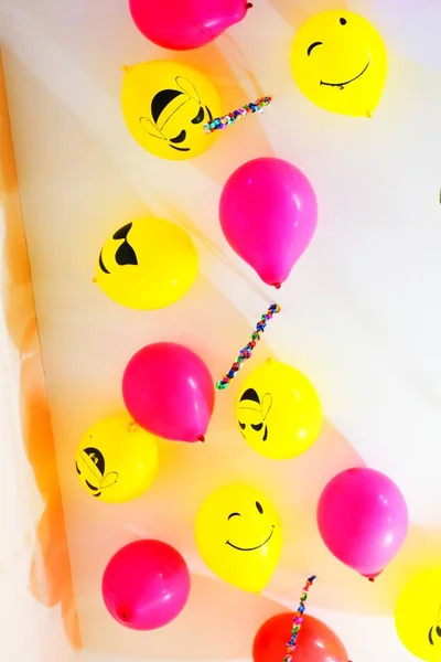 Прикраси Балонів Стіні Обличчя Емоцій Повітряних Кулях — стокове фото