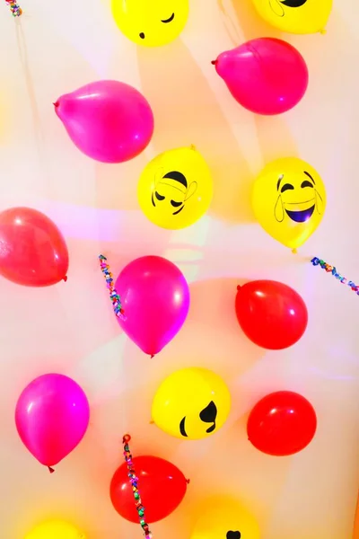 Decoração Balões Parede Rostos Emoji Balões — Fotografia de Stock