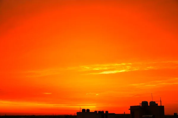 夕方の夕日 美しい空 空の雲 — ストック写真