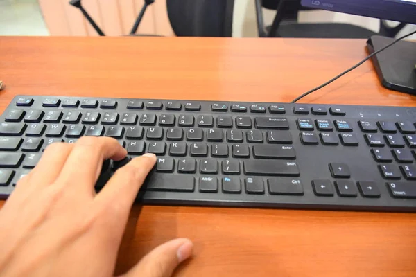 Tangentbord Kontorsanvändning Företag Skriva Tangentbord Skrivbordet Svart Tangentbord — Stockfoto