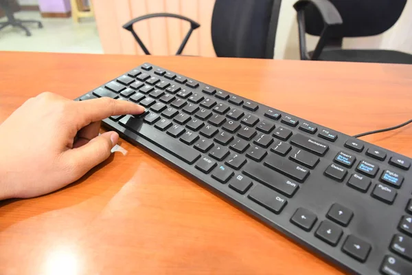 Tangentbord Kontorsanvändning Företag Skriva Tangentbord Skrivbordet Svart Tangentbord — Stockfoto