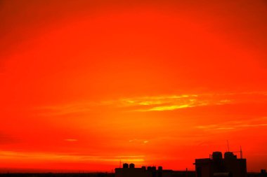 Doğa, gökyüzünde doğa karanlık akşam, gökyüzünde güzellik akşam gün batımı, gökyüzünde güzellik akşam gün batımı, karanlık akşam ve gökyüzünde bulutlar