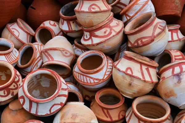 收集泥浆制成的陶罐 也被称为Matka 粘土罐自古以来就在使用 在印度次大陆可以找到 — 图库照片