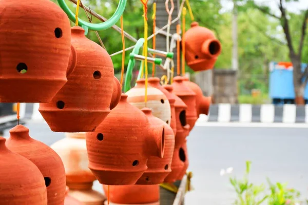 Robin ve Diğer Bahçe Kuşları için Clay Doğal Yuva Evi Yapıyor