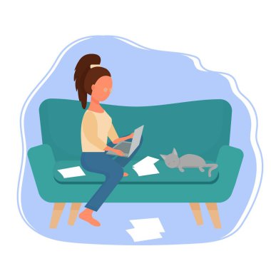 Kanepede oturan ve dizüstü bilgisayarla çalışan kadın, beyaz arka planda izole edilmiş kedi uyuyan vektör çizimi. Serbest çalışma, iletişim konsepti düz stil. Vektör illüstrasyonu