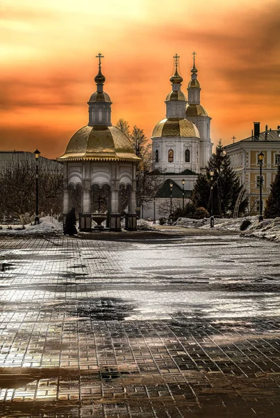 Abendlicht über dem Kloster in Diveevo (Russland)) — Stockfoto