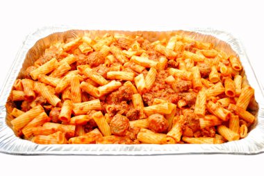 Fırında Ziti makarna ile dolu folyo Pan 