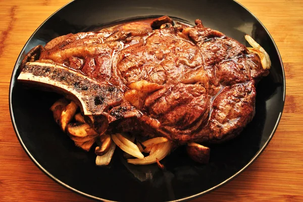 Bife Suculento Cogumelos Cebolas — Fotografia de Stock