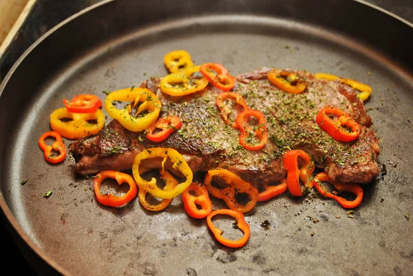 Prime Rib Steak Cooking Sweet Peppers Parsley — Stock Photo, Image